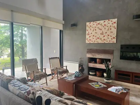 Casa 5 ambientes con 3 baños