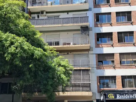 Av Directorio 1600, Piso 1