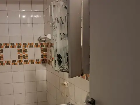 Av Directorio 1600, Piso 1