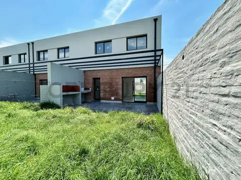 Venta Casa de 2 Domitorios + comodin en Tierra Nueva, Fisherton