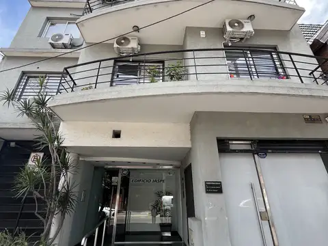 Oficina con un privado, Kichinette y baño