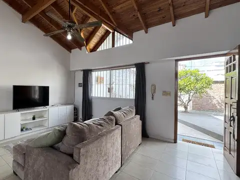 Casa 3 ambientes con 2 baños