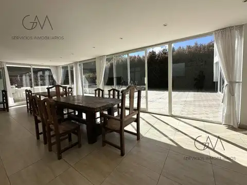 Casa 5 ambientes con 3 baños