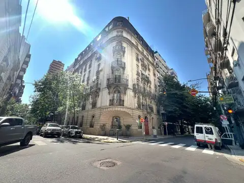 Departamento Francés en Plena Recoleta – PB Única de 6 Ambientes con patio