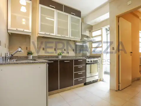 APTO CRÉDITO! Semipiso de 4 ambientes con balcón y excelente luz en Caballito