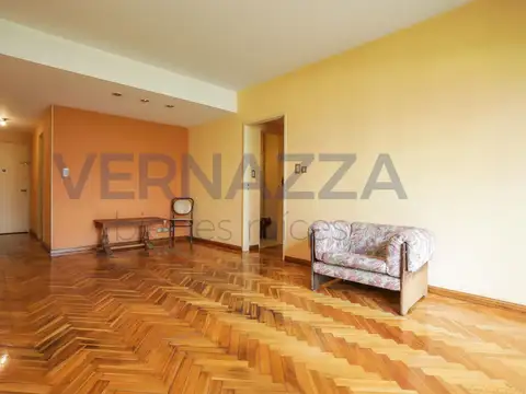 APTO CRÉDITO! Semipiso de 4 ambientes con balcón y excelente luz en Caballito