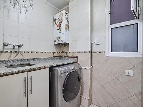 Departamento 4 ambientes Buen estado Lateral interno lavadero suite en Barrio Norte
