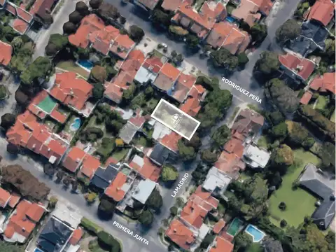 Lote en el tradicional entorno del barrio Chauvin. RESERVADO