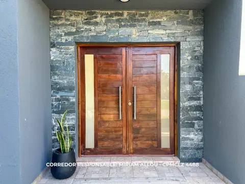 Casa 4 ambientes con 3 baños