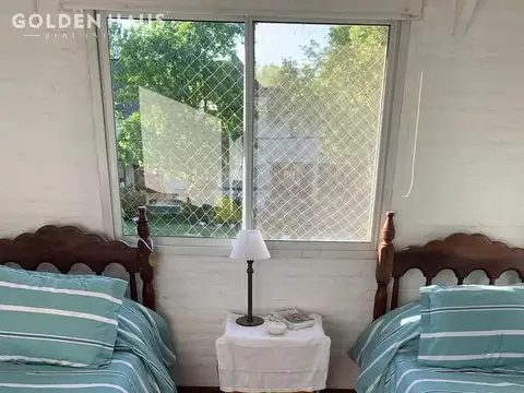 Casa en Alquiler con 4 cocheras