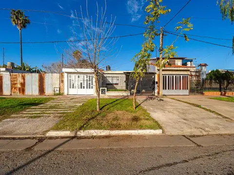 Casa en venta a refaccionar en San Lorenzo
