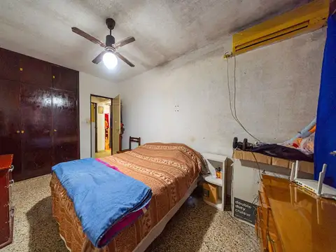 Casa en venta a refaccionar en San Lorenzo