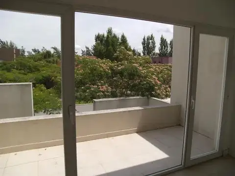 Casa 4 ambientes con 4 baños