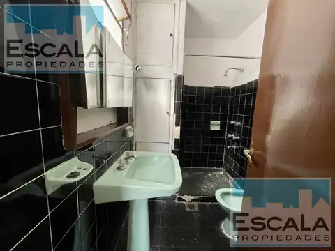 CASA PH EN PLANTA ALTA DE UN DORMITORIO CON PATIO EN VENTA Y ALQUILER ARROYITO