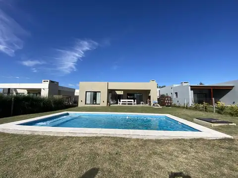 ALQUILER CASA 4AMB CON PILETA LOTE CENTRAL PILAR DEL ESTE CON OPCIÓN A COMPRA / PERMUTA