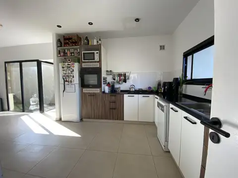 Casa en Alquiler en Pilar del Este - Santa Lucia, USD 1.300