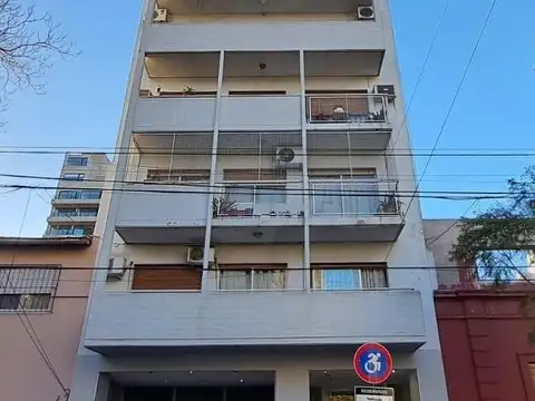 Departamento 3 Ambientes con Balcón y Cochera fija