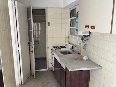 3 AMB AL FRENTE BAÑO Y TOILETTE RECIEN PINTADO