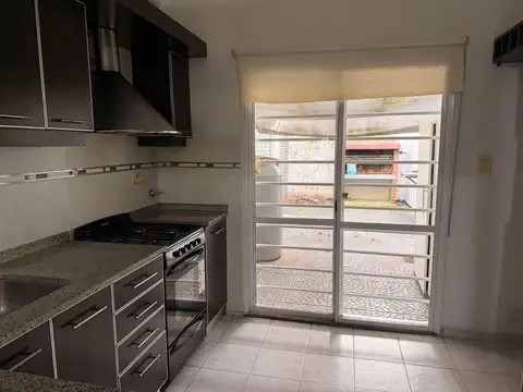 Casa en Alquiler con 1 cochera