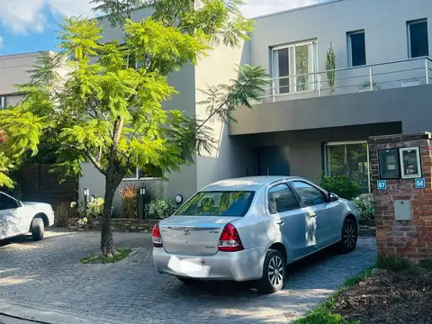 Casa en venta. Barrio Isla Del Sol