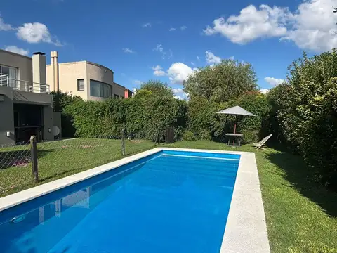 Casa en Venta con 3 cocheras