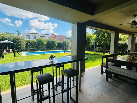 Casa en venta. Barrio Isla Del Sol