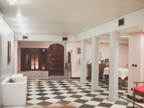 CHALET EN 3 PLANTAS EXCELENTE Y UNICO EN LA ZONA!