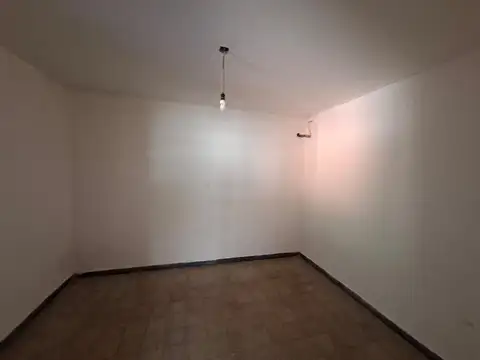 CASA EN ALQUILER | EXCELENTE UBICACIÓN EN VILLA GOBERNADOR GÁLVEZ