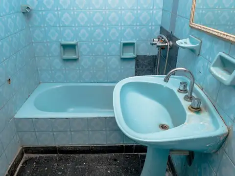 Casa 6 ambientes con 2 baños