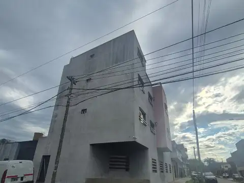 PH  EN CASEROS DE 3 AMB EN ALQUILER.