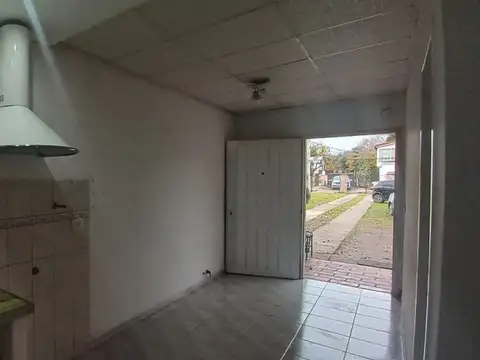 VENTA TERRENO Y CASA 2 AMB EN CENTRO DERQUI