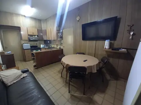 Casa en Alquiler con 3 cocheras