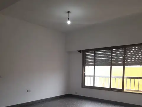 Depto Tipo Casa en Alquiler de 3 ambientes