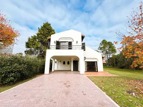 Casa en Venta con 2 cocheras