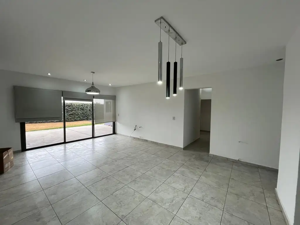 Casa en Alquiler - 3 dormitorios -