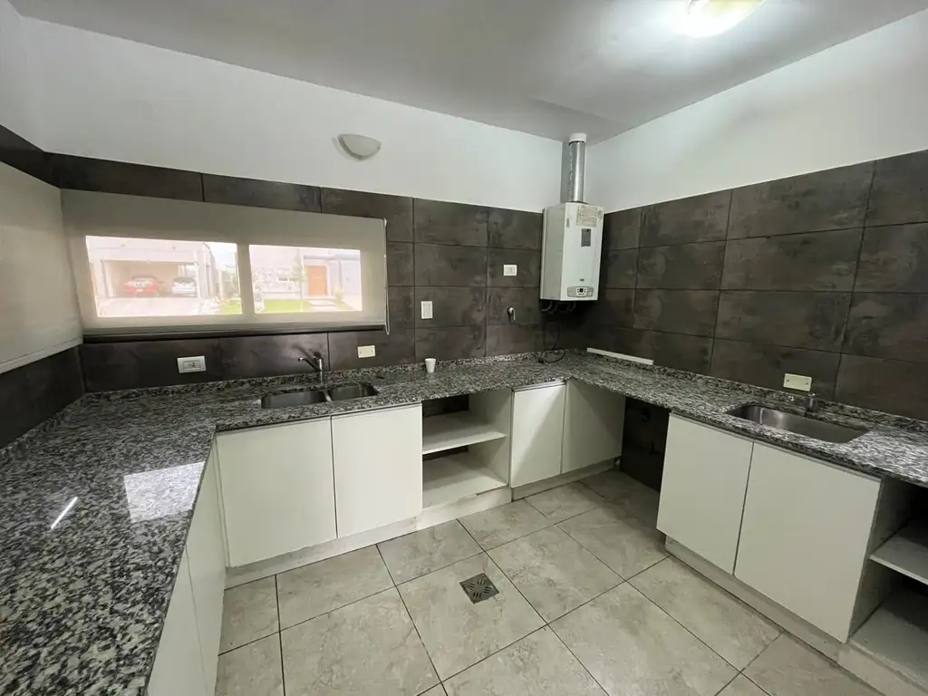 Severo del Castillo 0 - 3 dormitorios con cochera