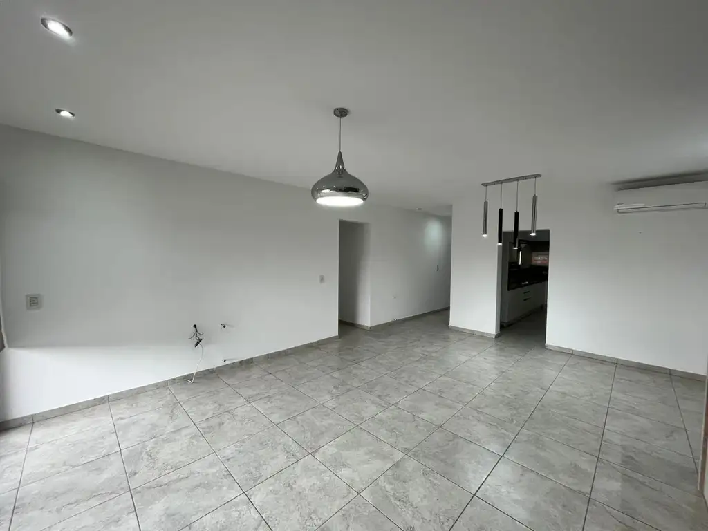 Casa en Alquiler con cochera