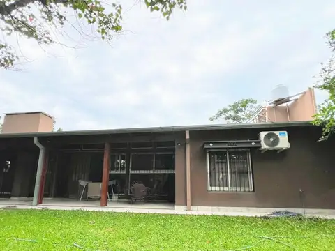 Casa 4 ambientes con 2 baños