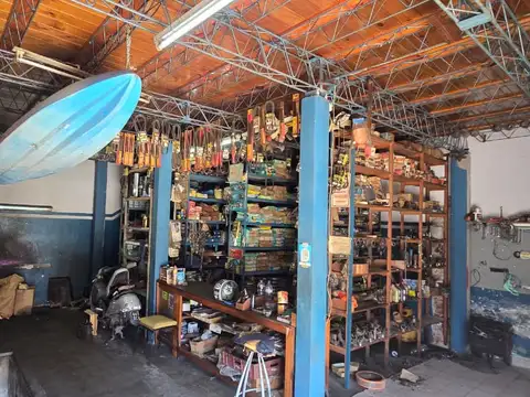 Local - Galpon Comercial en Venta sobre Av. Carlos Pellegrini