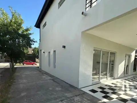 Casa en Alquiler de 3 dormitorios