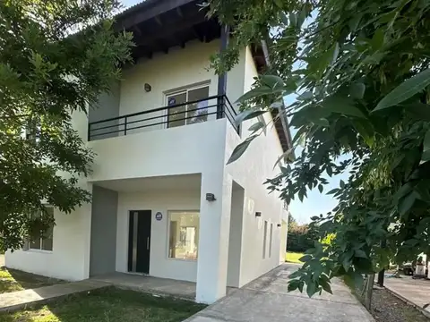 Casa en Alquiler en El Aljibe con Parrilla