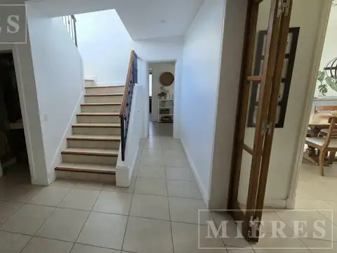 Casa en Alquiler Temporal con 2 cocheras