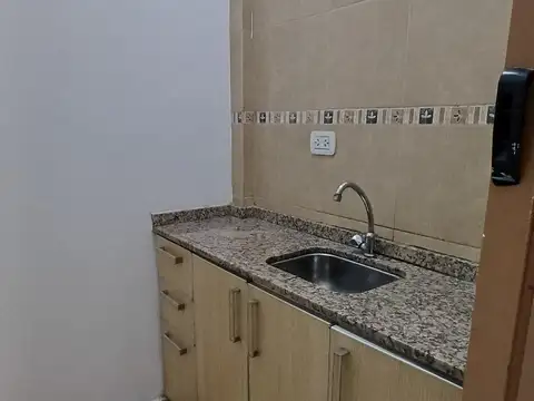 LOCAL EN ALQUILER - ZONA CENTRO | 90m2 | FRENTE COMPLETAMENTE VIDRIADO