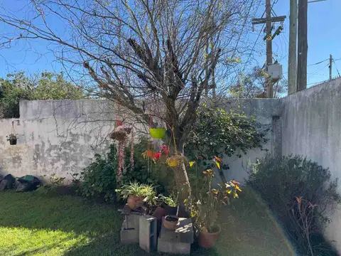 Venta casa de 2 dormitorios en esquina marques