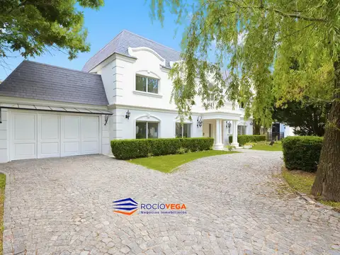 Casa en Alquiler con 2 cocheras