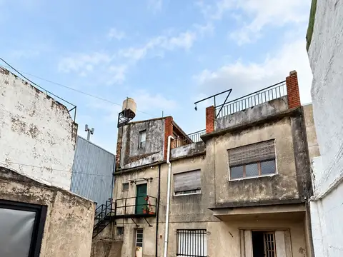 Venta  casa 5 amb a reciclar  en Villa Martelli
