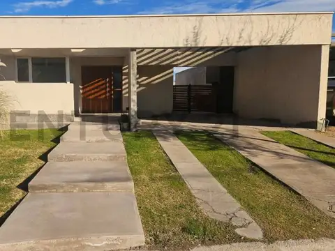 MODERNA CASA EN VENTA BARRIO PRIVADO RINCON DE MITRE, MAIPU