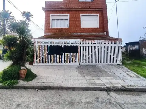 Casa 5 ambientes con 2 baños