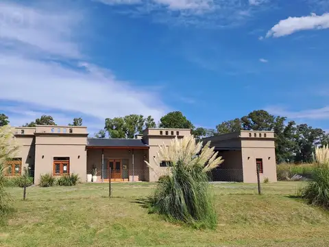LDO. Venta Casa 4 amb Pileta Cuarto exterior Lote 1875m2 El Remanso, Exaltacion de la cruz
