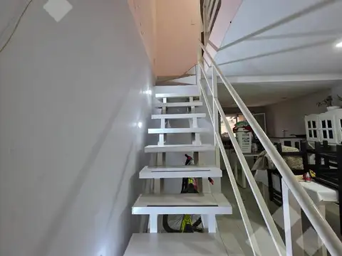 Depto Tipo Casa en Venta con 1 cocheras